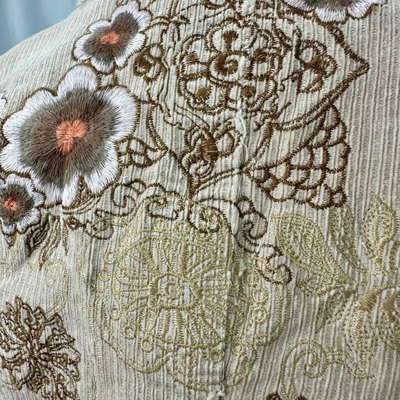 AZIZ Cream Embroidered Flower Jacket with Raw Hem Size M - Picture 11 of 12